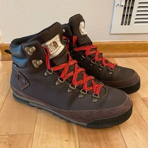 Men’s The North Face hiking boots size 10.5